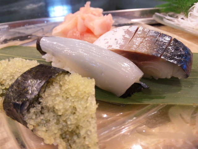 海老寿司 手前から子持昆布,乌贼,鲭