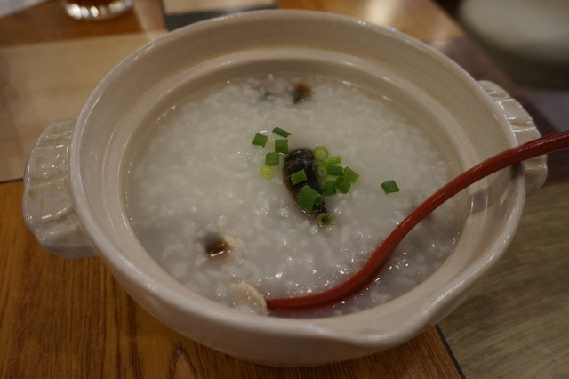 金米粥 豚肉とピータンのお粥