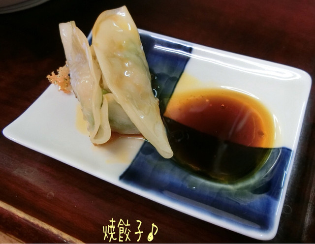 焼饺子は羽根つきの见た目も可爱いく包み方も変わってる 白葱と唐