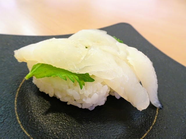 かっぱ寿司 平目の昆布〆だったかな.