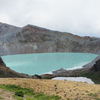 白根山から臨む湯釜