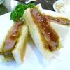 「すず屋」で特注ビフカツサンドを食べ・・・