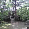 沼の近くの公園