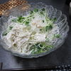 美人妻とほたて貝柱とのサラダ
