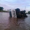 トラックも水没