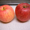左が岩手のリンゴ　右が長野の糖蜜入りリンゴ