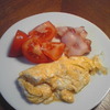 オムレツとトマトとベーコン