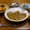 今日はカレー。かつも付いてる！
