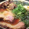 具はスモークチャーシュー、ホルモン、煮玉子、葱