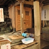 こちらは柳谷観音（楊谷寺）の独鈷水(おこうずい)