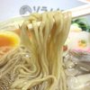 麺は渡辺製麺の中細平打ちストレート麺☆