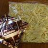 麺と液体ソース