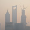 霞の中　ＧＨ上海　ＰＨ上海　５００ｍ建築中ビル。。
