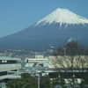 新幹線で向かう途中の富士山