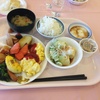朝食のバイキング
