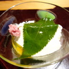 ｸﾘｰﾑチーズ豆腐　桜の葉　オリーブオイルがけ