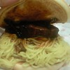 ラーメンバーガーを開けたところ