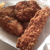 揚げ立て熱々のチキンカツ、アジフライ、イカフライ達