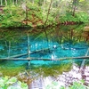 神の子池　目が覚めるような青