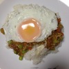 目玉焼き載せました。