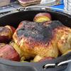 ダッチオーブンでの鶏の丸焼き