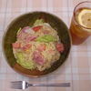 冷パスタとレモンティー。