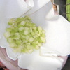 家飯　セロリを小口切り