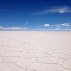 ウユニ塩湖  乾いた台地