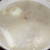 鶏ガラ＋野菜煮込み中