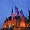 夕闇迫るシンデレラ城