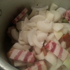 玉葱とベーコンを加え