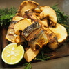 松茸焼き。手前は秋刀魚で巻いています。