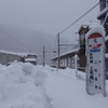 駅前の除雪してる所は積雪は約1m。