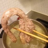 ①の煮汁に更に鶏ガラ投入。