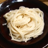 鴨鍋・〆の稲庭うどん①：固茹でした稲庭うどん