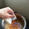 辛い方は固まってるので予めお湯に入れてね