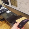 生地や織物に触る展示