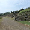 原城 西二の丸から本丸跡に続く石垣。