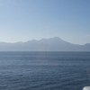 天草から海を隔てて見る雲仙岳。