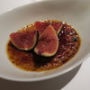 フォアグラのブリュレ　佐渡産黒イチジク添え