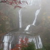 霧の中の袋田の滝