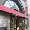 ①プレヴェール…の横に見慣れた配色の物体が…。
