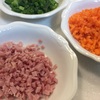 ごはんつぶの大きさに細かく具材を切ります♪