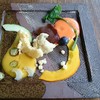 中央はハモ、白ゴーヤの天ぷら☆トマト２種のソース