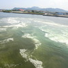 海の色が汚れてません？