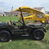 ジープや小型飛行機も展示。