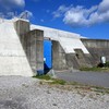 海側から見た第一防潮堤の水門。