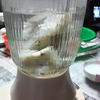 ミキサーで芋と湯を混ぜる！