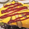 ピクルスをのっけて、ケチャップをかけて・・・