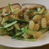 グリーンアスパラガスとアチューゲのフジッリ
